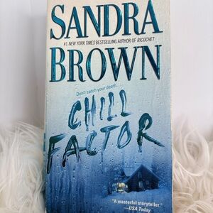 🔵 Paperback fiction BOOK “Chill Factor”